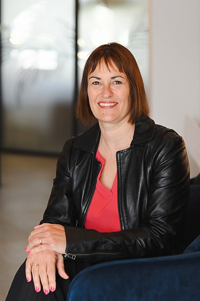 Cartomancienne et conseillère avec le tarot